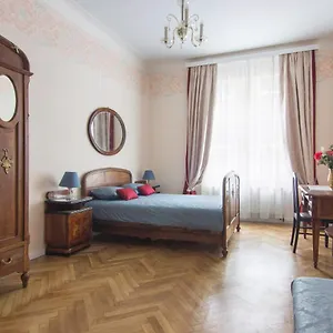 https://prague-castle-apartment-vintage.praguehotelsweb.com